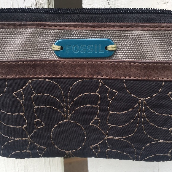 FOSSIL Wristlet brown embroidered blue logo - Picture 2 of 12